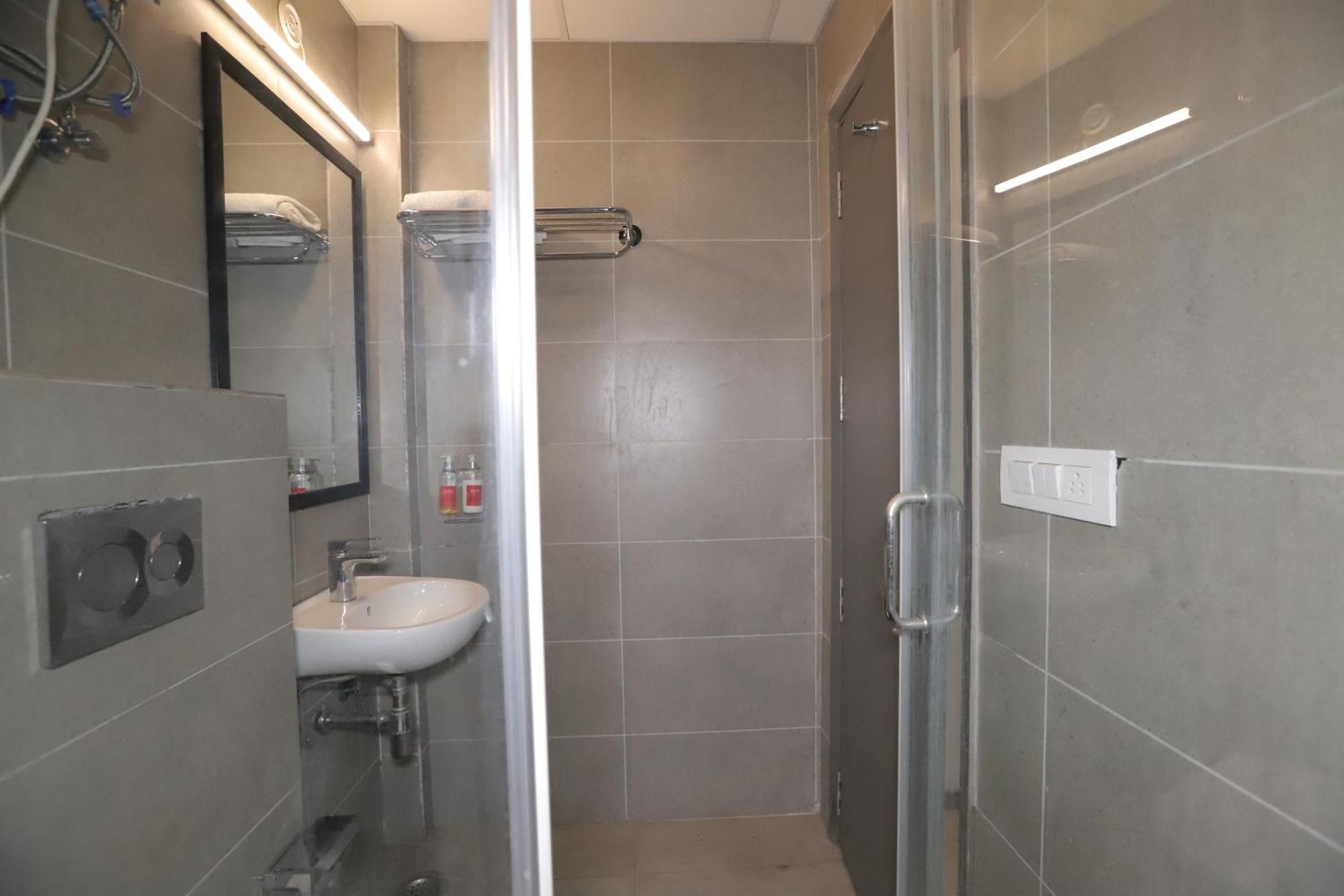 Qotel Hotel Ip Residency East Delhi Preet Vihar Nueva Delhi Exterior foto